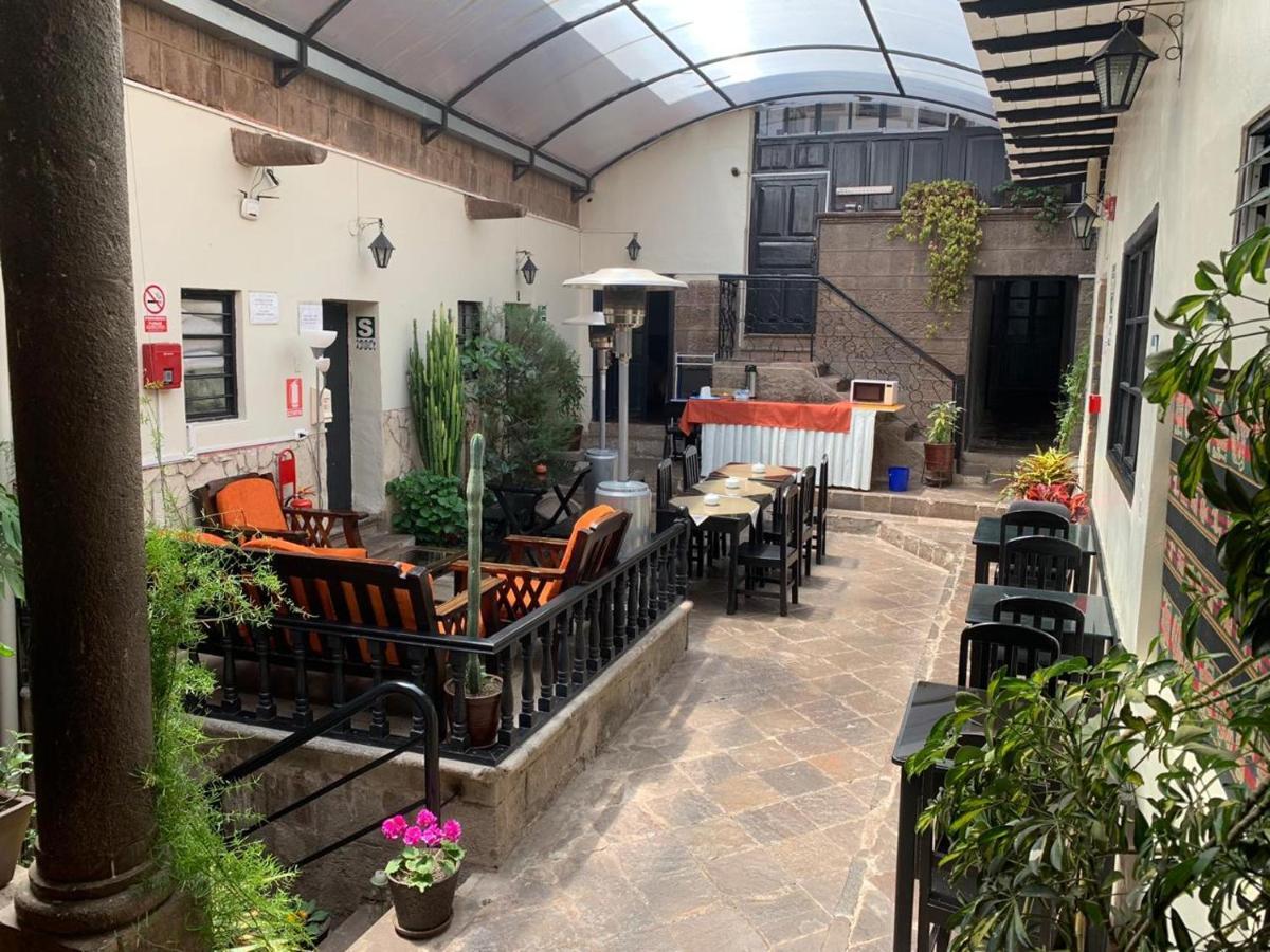 Inn Golden House